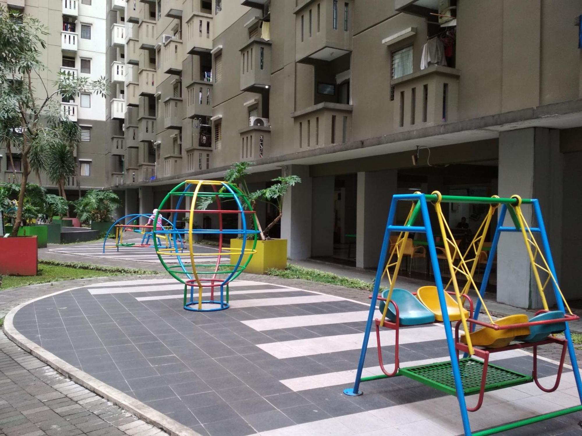 Spacious At Gateway Ahmad Yani Cicadas By Travelio Apartemen