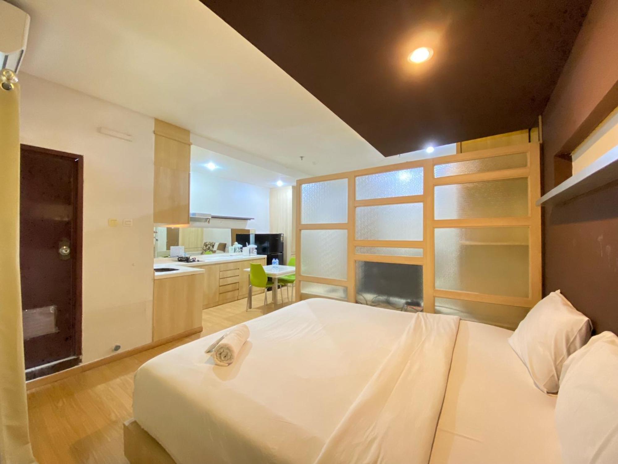 Spacious At Gateway Ahmad Yani Cicadas By Travelio * Bandung